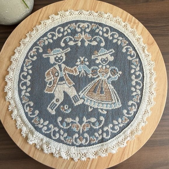 Vintage Haller Textilewerke Halltex Folk Art Lace Placemat 13" Round Couple - Picture 4 of 6